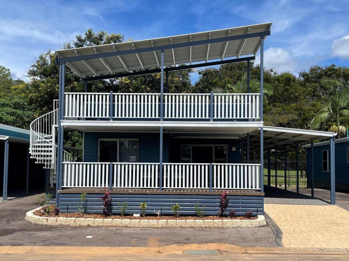 Ingenia Holidays Cairns Coconut Exterior foto A two storey transportable home